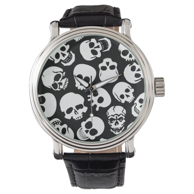 Skulls in Black Background Pattern Horloge (Voorkant)