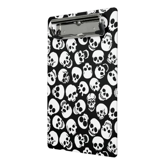 Skulls in Black Background Pattern Mini Klembord (Angled2)