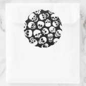 Skulls in Black Background Pattern Ronde Sticker (Tas)