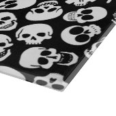 Skulls in Black Background Pattern Snijplank (Hoek)