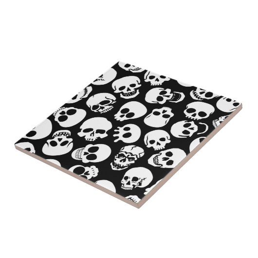 Skulls in Black Background Pattern Tegeltje (Zijkant)