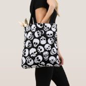 Skulls in Black Background Pattern Tote Bag (Dichtbij)