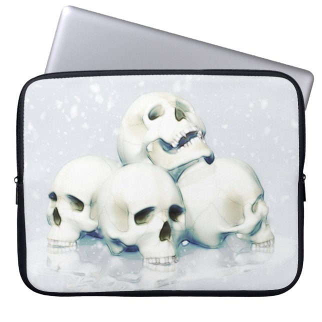 Skulls in the snow  laptop sleeve (Voorkant)