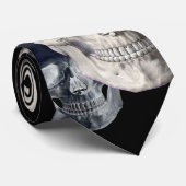 Skulls tegen strepen stropdas (Opgerold)