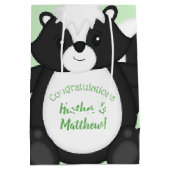 Skunk Baby shower Green Medium Cadeauzakje (Achterkant)