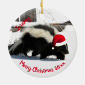 Skunk in Santa Hat Ceramic Ornament (Achterkant)