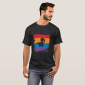 Skunk Shadow Silhouette met kleurrijke vlag T-shirt (Voorkant volledig)