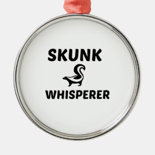 SKUNK WHISPERER METALEN ORNAMENT