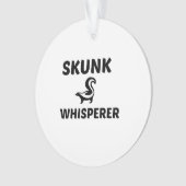 SKUNK WHISPERER ORNAMENT (voorkant)