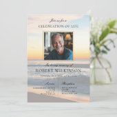 Sky Beach viering van het leven Begrafenisfoto Kaart (Staand voorkant)