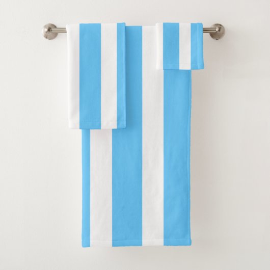 Sky Blue and White Cabana Stripes Bad Handdoek (Insitu)