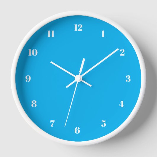 Sky Blue Clock met aangepaste kleuren en lettertyp (Voorkant)