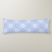 Sky Blue en White Flowers op Light Blue Lichaamskussen (Voorkant)