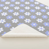 Sky Blue en White Flowers op Silver Grey Sherpa Deken (3/4)