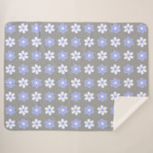 Sky Blue en White Flowers op Silver Grey Sherpa Deken (Voorkant (horizontaal))