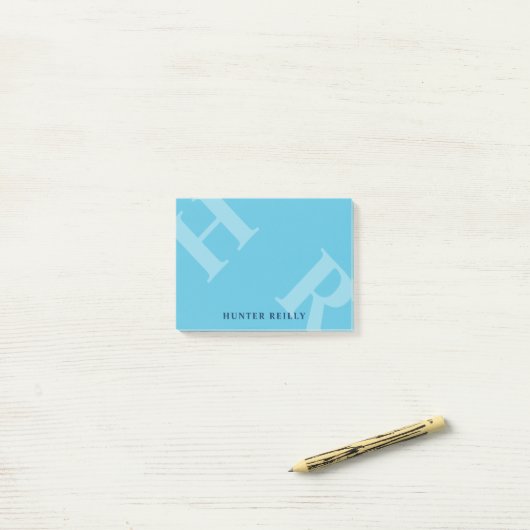 Sky Blue gekantelde Initialen & Navy Blue Naam Post-it® Notes (Op bureau)
