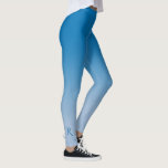 Sky Blue Gradient met legant Monogram Leggings<br><div class="desc">Stijlvol donkerblauw tot lichtblauw verloop kenmerkt een elegant aangepast monogram in een donkerblauw decoratief lettertype aan de onderkant van het rechterbeen. Pas het aan met je initiaal in de zijbalk. Voeg een modern accent toe aan je oorlogvoering. Klik op de link Rocklawn Arts om het minimale sky blue ombré-ontwerp op...</div>