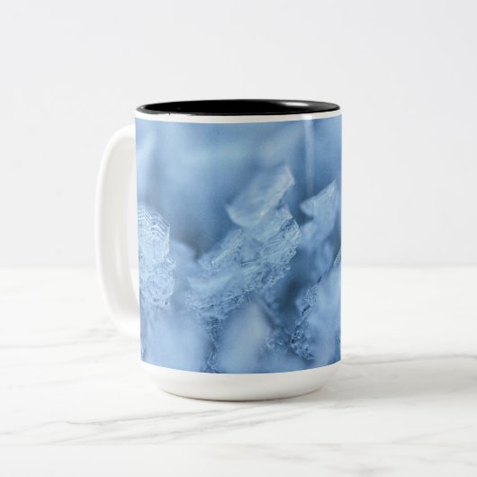 "Sky Blue Ice Cube Coffee Mug: Chill and Sip" Tweekleurige Koffiemok (Voorkant links)