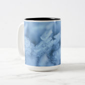 "Sky Blue Ice Cube Coffee Mug: Chill and Sip" Tweekleurige Koffiemok (Voorkant links)