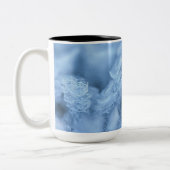 "Sky Blue Ice Cube Coffee Mug: Chill and Sip" Tweekleurige Koffiemok (Links)