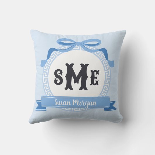 Sky Blue Reverse Greek Key Bow Monogram Kussen (Achterkant)