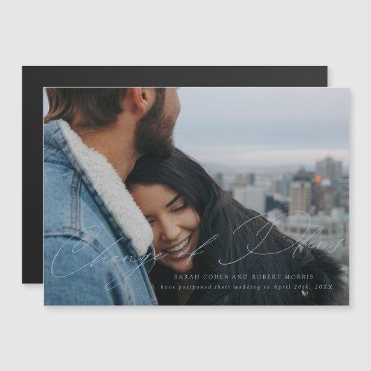Sky Blue Scripted Wedding Change of Date Magnetische Uitnodiging (Voorkant / Achterkant)