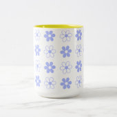Sky Blue & White Flower Pattern op White Tweekleurige Koffiemok (Center)
