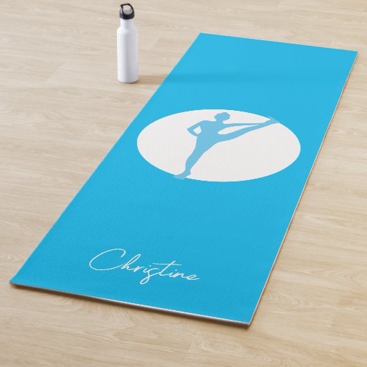 Sky Blue-White Yoga Pose met aangepaste naam Yogamat (In situ)