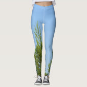 Sky Blueand Green Pines Fotografische Natuur Chic Leggings (Voorkant)