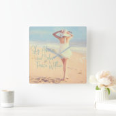 Sky boven zand onder de vrede in het strand - meis vierkante klok (Huis)