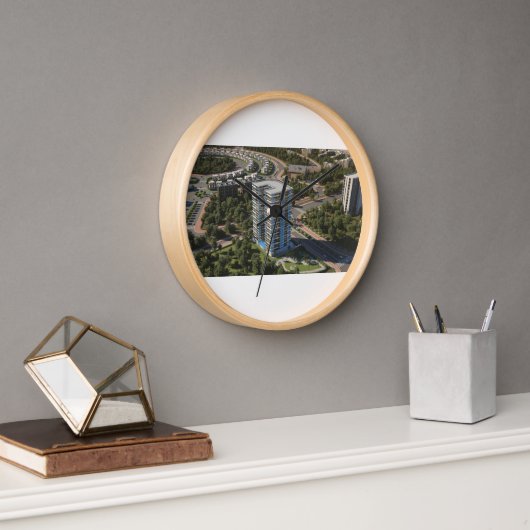 Sky Building Wall Clock – Modern Timepiece (Kantoor)