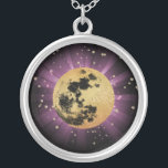 *~* Sky Cosmos Universe Stars Moon Lunar Zilver Vergulden Ketting<br><div class="desc">* Energy Enhanced Lunar Cosmos Celestial Luna Space Design Silver Plated Ketting. Dit is een ontwerp van een smerig faux Gold Foil en Black Moon met een zachte Pastel PINK-uitbarsting van reflectief hellingslicht op een paarse violette achtergrondhemel. Er is een abstracte weergave van de ruimte door de gouden Glitter te...</div>