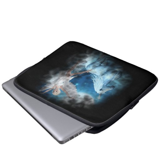Sky Faerie Asparas en Unicorn Vignette Laptop Sleeve (Voorkant onderkant)