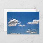 Sky is blauw en witte wolken gaan langs bedankkaart (Voorkant / Achterkant)