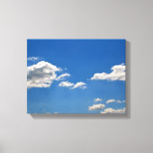 Sky is blauw en witte wolken gaan langs canvas afdruk (Voorkant)