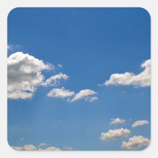 Sky is blauw en witte wolken gaan langs vierkante sticker (Voorkant)