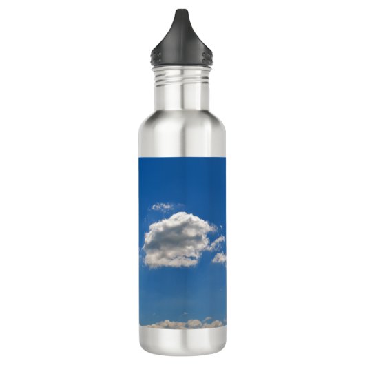 Sky is blauw en witte wolken gaan langs waterfles  (Links)