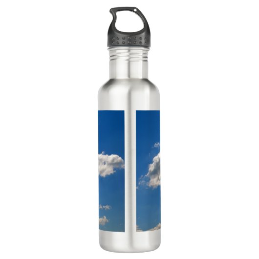 Sky is blauw en witte wolken gaan langs waterfles  (Achterkant)