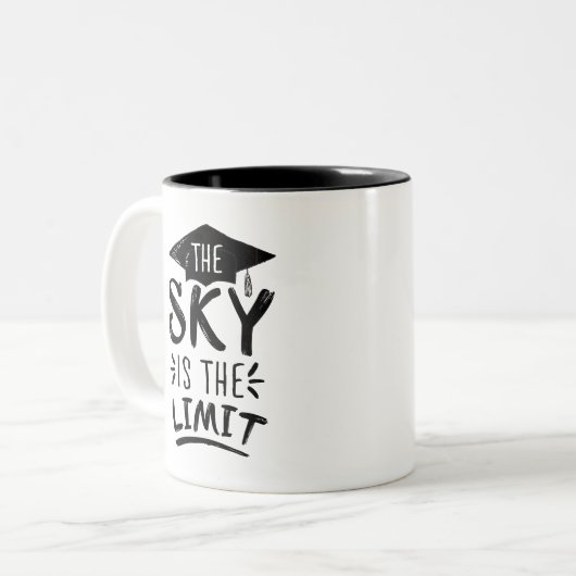 Sky is de Limit Clever Afstuderen Capture Cute Tweekleurige Koffiemok (Voorkant links)