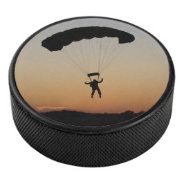 Skydiver Parachute bij Sunset Hockey Puck
