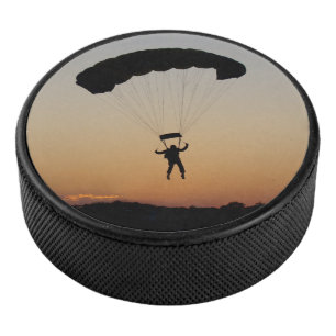 Skydiver Parachute bij Sunset Hockey Puck