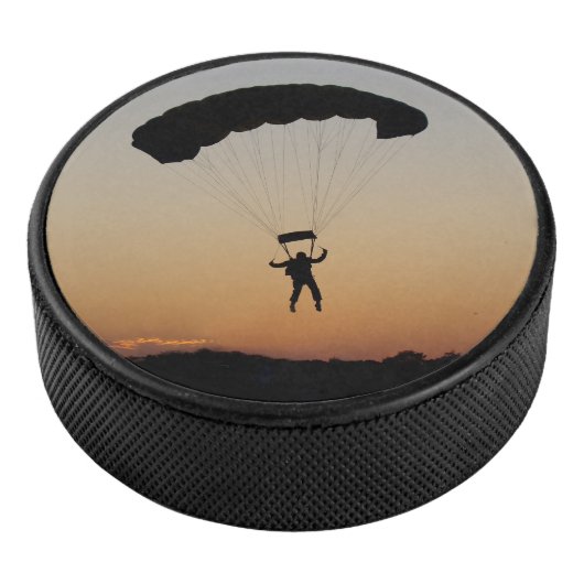Skydiver Parachute bij Sunset Hockey Puck (3/4)