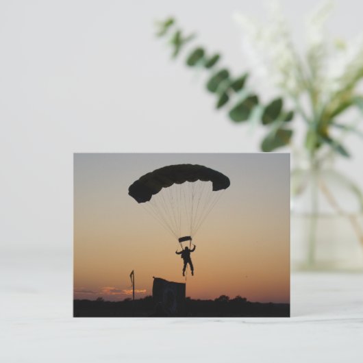 Skydiver Parachute bij Sunset Sky Diver Briefkaart (Staand voorkant)