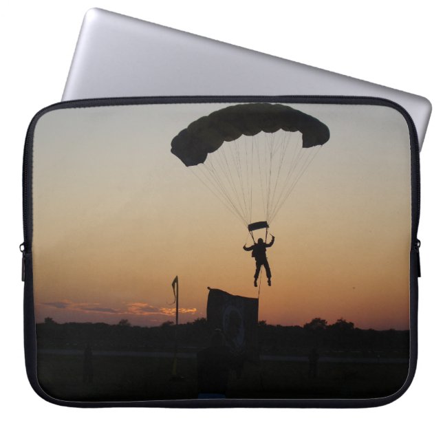 Skydiver Parachute bij Sunset Sky Diver Laptop Sleeve (Voorkant)