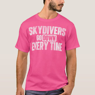 Skydivers gaan elke keer naar beneden - Skydiving  T-shirt