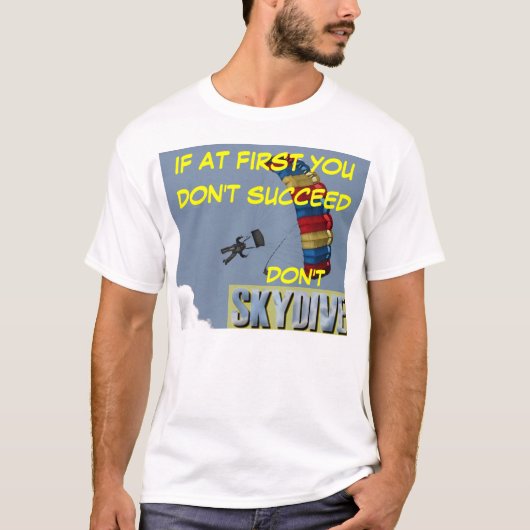 skydiving Als je er eerst niet in slaagt T-shirt (Voorkant)