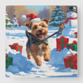 Skye Terrier Rent in de Sneeuw met Kerstmuts Vierkante Klok (Voorkant)