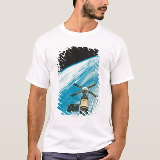 Skylab over Aarde T-shirt (Voorkant)