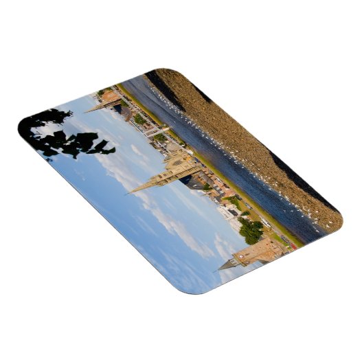 Skyline and river of quaint town of Inverness Magneet (Rechterzijde)