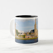 Skyline and river of quaint town of Inverness Tweekleurige Koffiemok (Voorkant links)